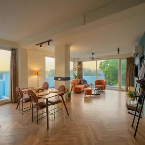 Minimalist Poshtel & Hotel